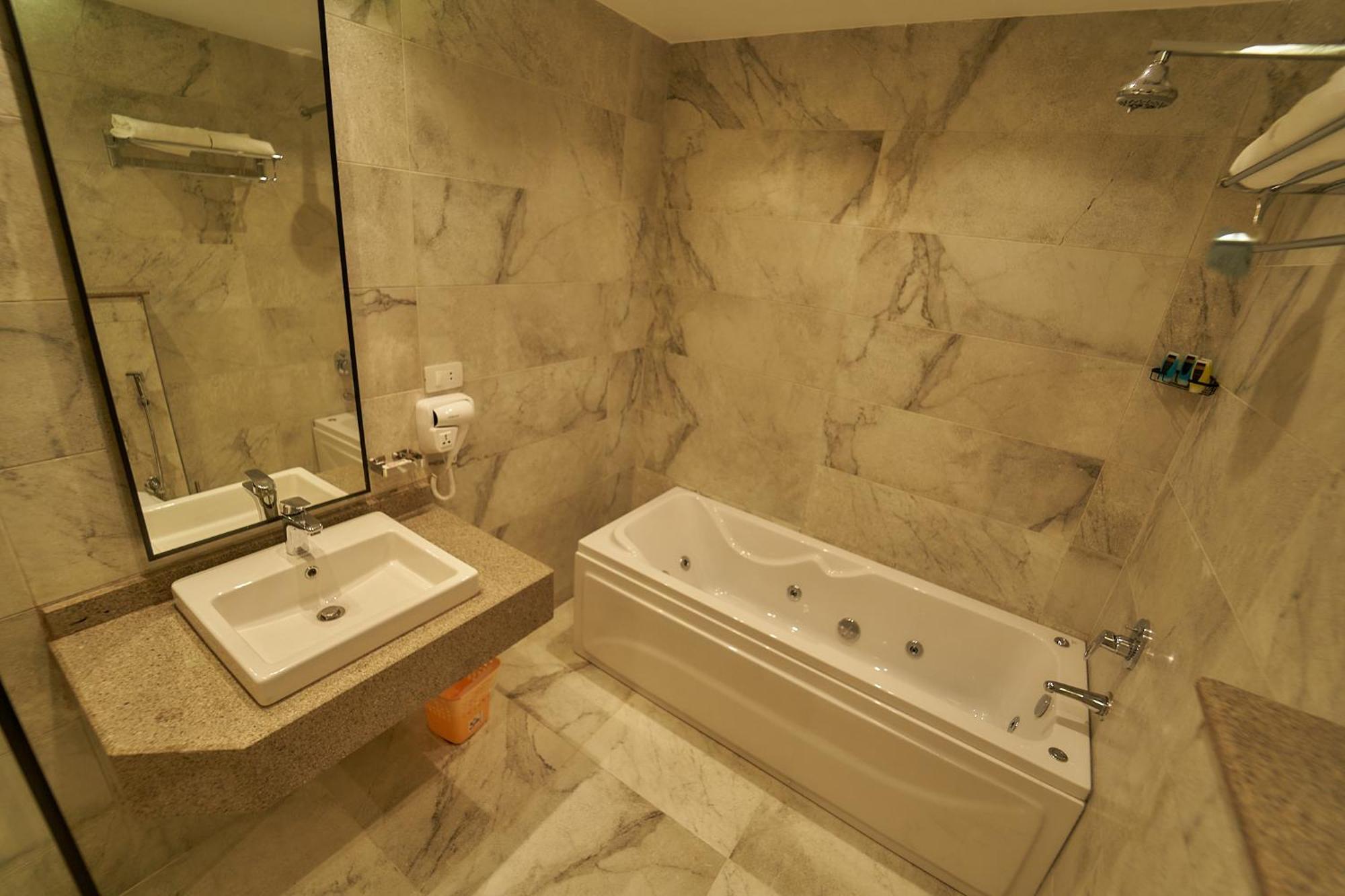 Gold'S Pyramids Hotel Al Kawm al Akhdar Екстериор снимка